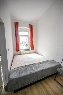 Ein Bett oder Betten in einem Zimmer der Unterkunft Kleine, ruhig gelegene Ferienwohnung in Plauen