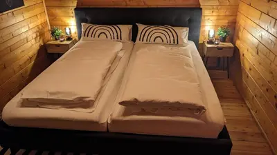 Ein Bett oder Betten in einem Zimmer der Unterkunft Ferienhaus-Blockhütte im Fichtelgebirge - Nagler See 2 km