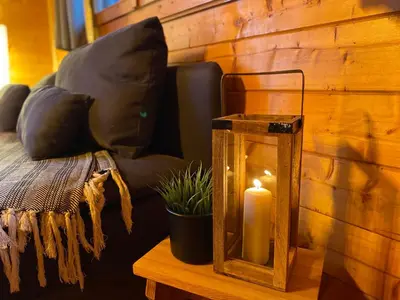 Ein Sitzbereich in der Unterkunft Ferienhaus-Blockhütte im Fichtelgebirge - Nagler See 2 km