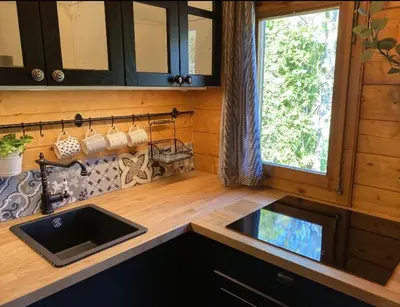 Küche/Küchenzeile in der Unterkunft Ferienhaus-Blockhütte im Fichtelgebirge - Nagler See 2 km