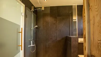 Ein Badezimmer in der Unterkunft Das Logierhaus