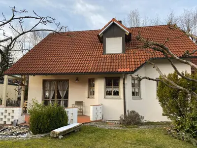 Das Gebäude in dem sich das Ferienhaus befindet