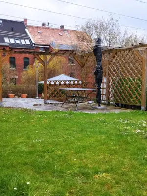 Ein Garten an der Unterkunft Pension Stöß