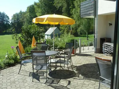 Ein Garten an der Unterkunft Gästehaus Brütting