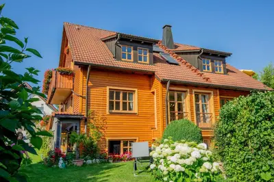 Ein Garten an der Unterkunft Ferienwohnung Schwatlo
