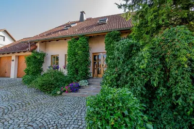 Ein Garten an der Unterkunft Ferienwohnung Schwatlo