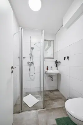 Ein Badezimmer in der Unterkunft Sali Homes AM1 Elegant and Stylish Retreat in Heart of Bayreuth, Close to River